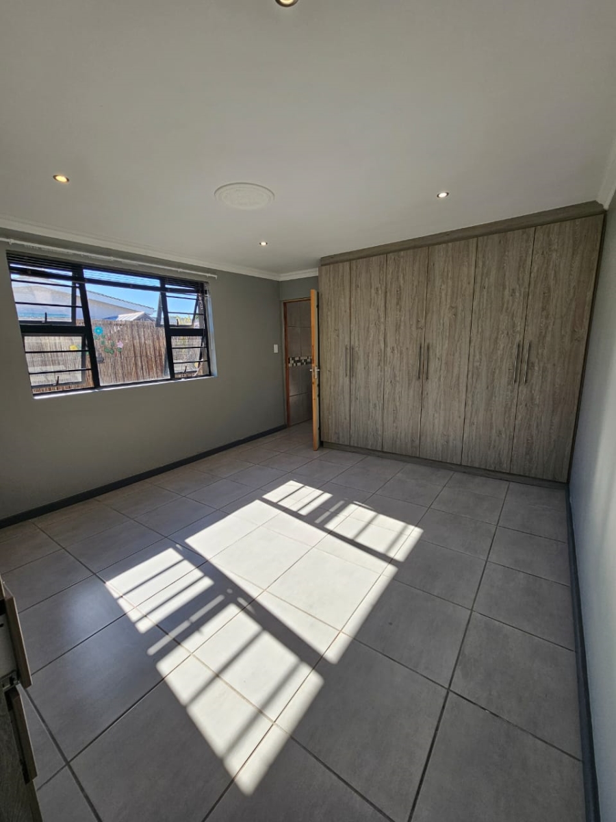 To Let 1 Bedroom Property for Rent in Greenshields Park Eastern Cape